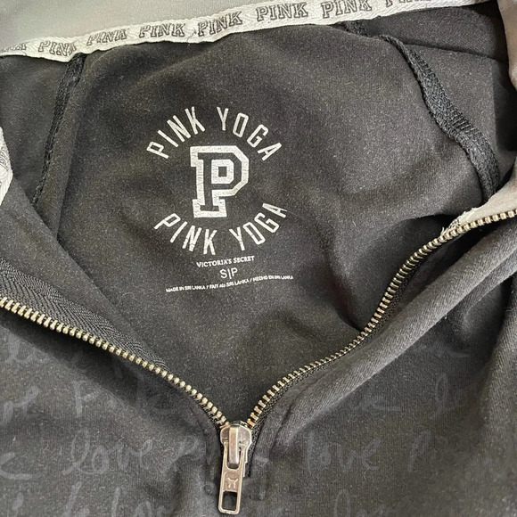 🛍️3/$40 Pink Victoria’s Secret Yoga Black Logo Pullover Sweatshirt  Size Small - Picture 5 of 5